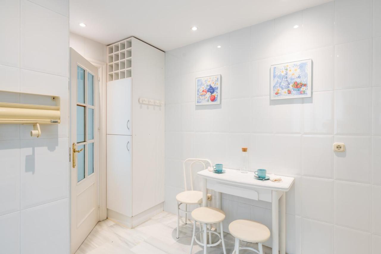 Apartamento Familiar Vistas Al Mar By Rent Me Estepona Ngoại thất bức ảnh